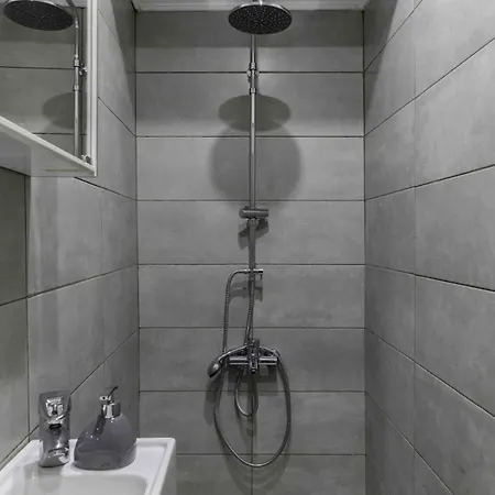 Stylish In Center Apartment